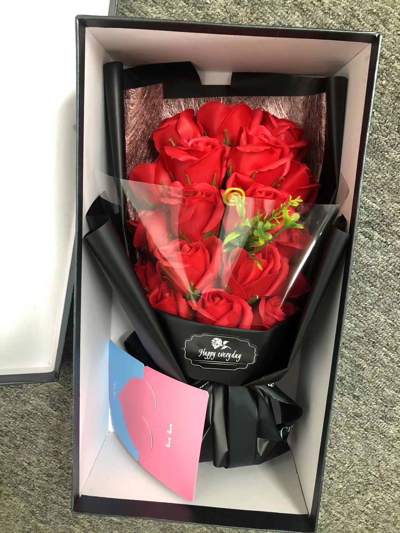 1998 Store | Buquê de Flores Artificiais com Caixa de Presente |